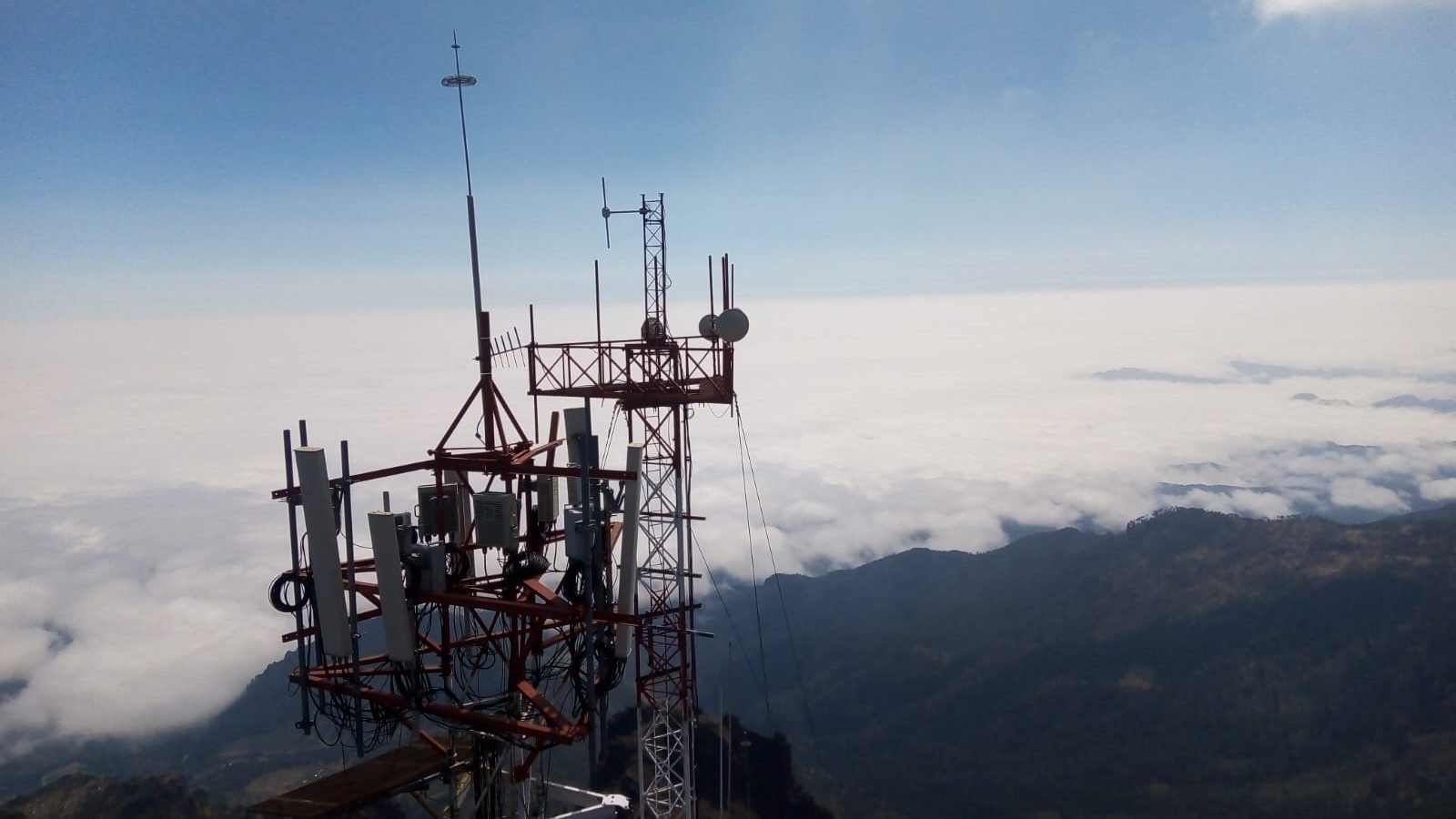 Sitio de telecomunicaciones sobre las nubes